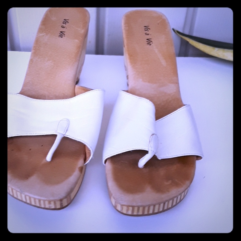 Vis a  Vie white Sandals size 8